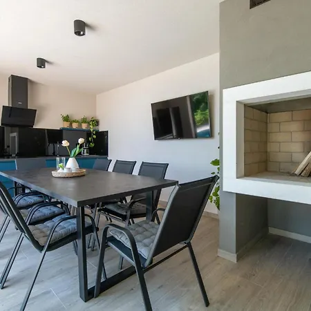 Amazing In With Kitchen
