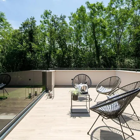 Amazing In With Kitchen Holiday home